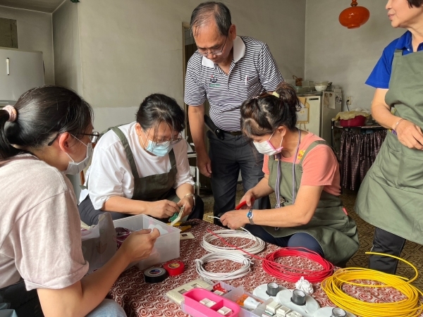 新北市婦女服務中心水電志工隊出隊服務一景。（圖片提供／新北市婦女服務中心）
