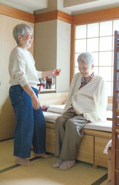 對於Mononohazumi來說，拍攝影片不僅帶來生活樂趣，也和家人有了更親密的關係。（出自《71歳、74歳夫と97歳義母と大人だけで楽しく暮らす》 ）