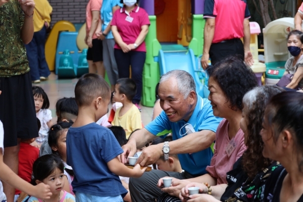 被小朋友叫老師，是一種自我肯定！「爺奶老師」計畫如何培訓退休者當有薪助教，找到熟齡第二路徑_img_1