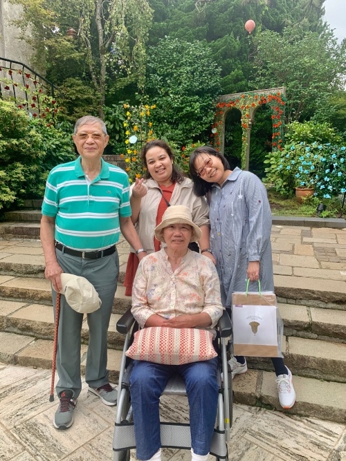 告別陰沈的照顧生活，EPI帶著全家出外一起追逐陽光。