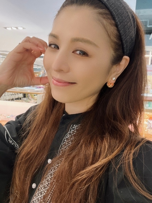 白髮多、髮量少，可善用帽子、髮飾做造型！55歲林葉亭：如何打理髮型，讓視覺年齡至少年輕5歲？_img_1