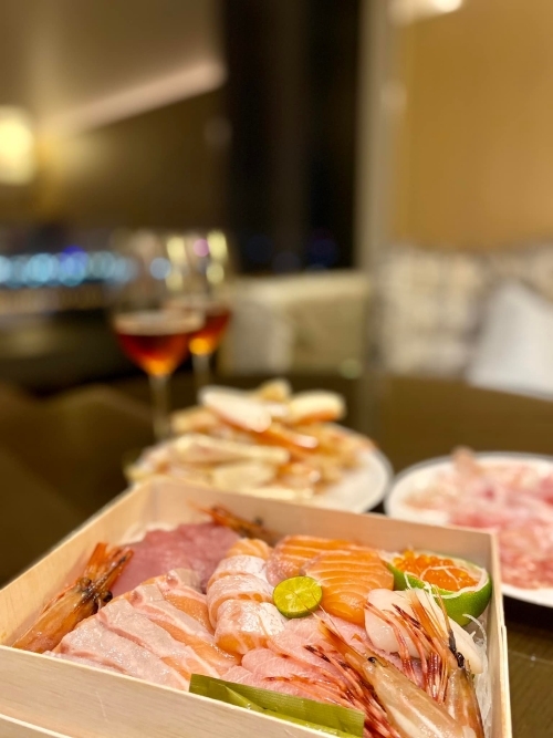 有一年過年，陳珮甄訂了名店的生魚片。