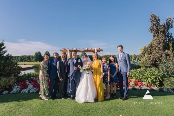 崔麗心（右4）的兒子2022年結婚成家，對於孩子展開新人生，她也十分欣慰與祝福。（出自崔麗心FB專頁）（圖片來源：崔麗心）