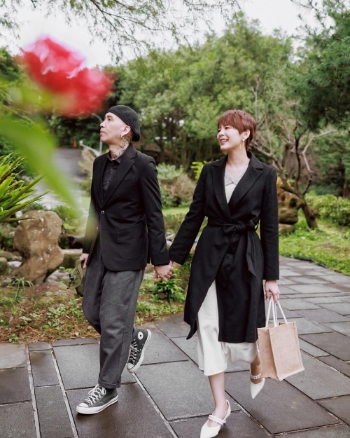 作家H向珮甄求婚，2人決定攜手前行。