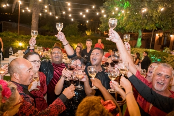 Ben和伴侶Pablo的小島婚禮熱鬧又溫馨。