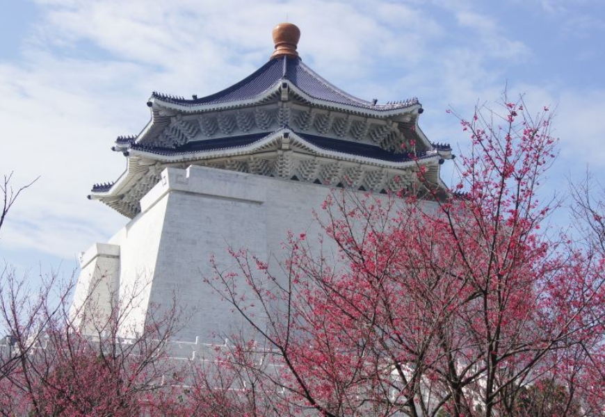 若在台北市區，中正紀念堂是方便抵達又清幽的賞花景點。（出自中正紀念堂）