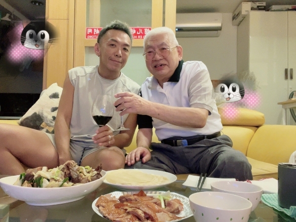 吳小帽盡心照顧母親的日籍伴侶「歐吉桑」。