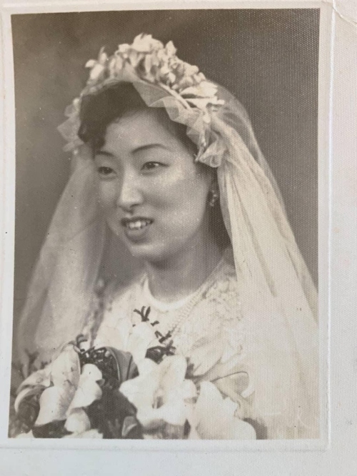 包英敏23歲就和飛官先生結婚。