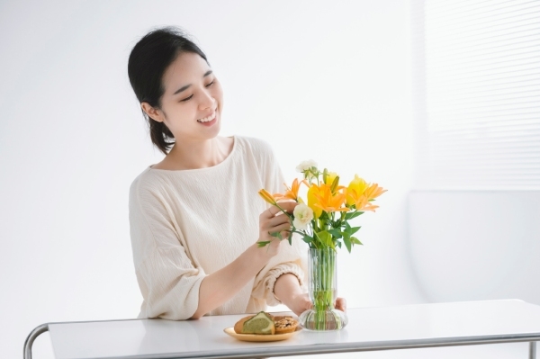搭配花材時勿貪多，先挑選一個重點再圍繞著搭配會更好。