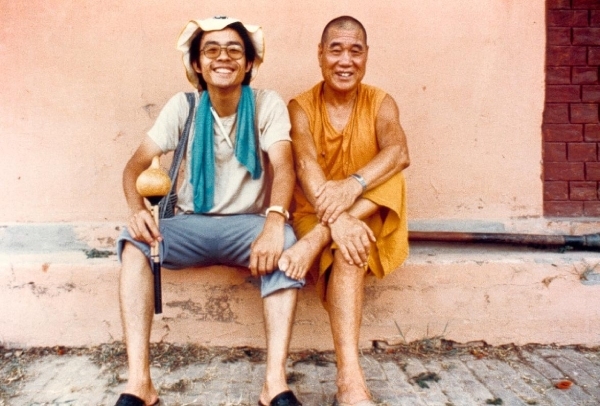20多歲時，林仲亮第一次出國，在印度與單腳師父結下緣份。（圖片來源：林仲亮）