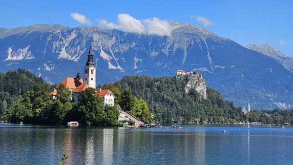 斯洛維尼亞的布列德湖是著名景點。