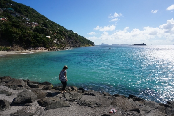 在聖文森服務的休假日，高贈穆和技術團成員及同事到海邊玩。（圖片來源：高贈穆）
