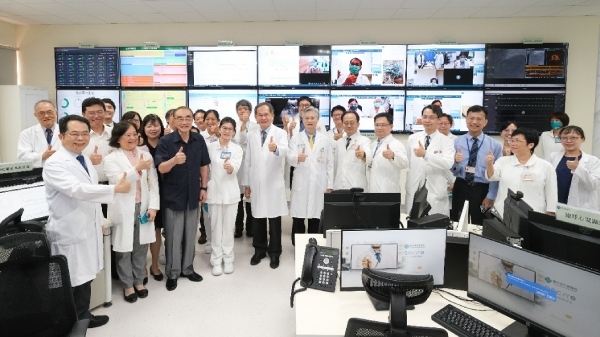 中榮遠距照護中心透過視訊平台等科技工具，服務就醫不便的偏鄉病人。