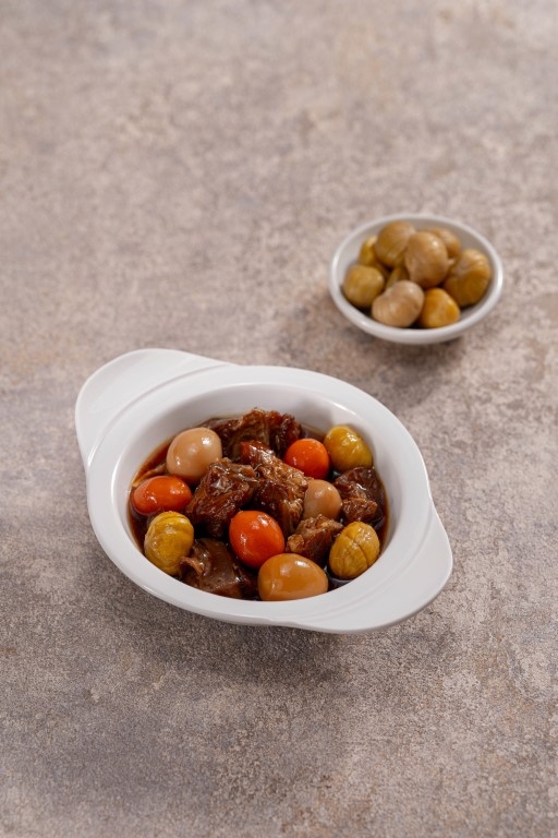 「阿薩姆月亮軟排」，是將阿薩姆紅茶葉油炸過，讓炸油帶有茶香，再拿來炸月亮軟骨排。