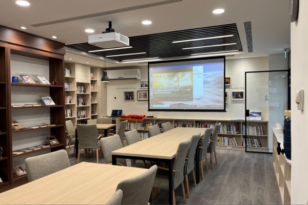 台北商業大學高希均書房，供師生使用。