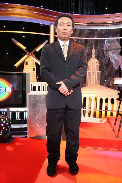 善於觀察、放大人物特色，郭子乾的模仿總是讓人歡笑驚奇。圖為郭子乾模仿鴻海創辦人郭台銘。