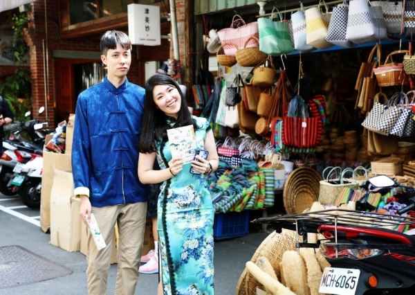 大稻埕的街區充滿古色古香的懷舊氛圍，非常適合穿著旗袍體驗。（出自台北旅遊網）