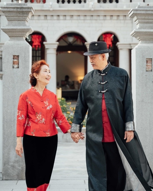 在豪華老宅前拍照，一秒變身大戶人家。（出自IG@jukuiju）