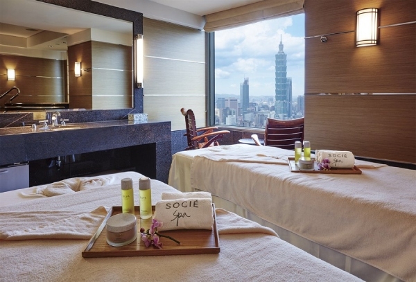 台北遠東香格里拉結合餐飲與SPA按摩優惠，獻給媽媽尊寵體驗。（台北遠東香格里拉提供）