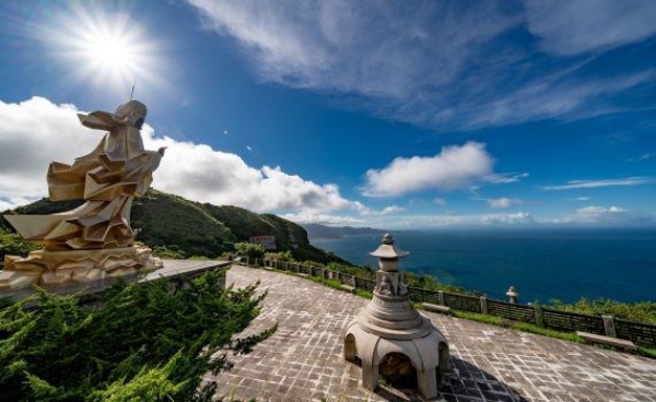 台灣觀巴提供多種行程選擇，上山下海都能暢遊。（出自台灣觀巴官網）