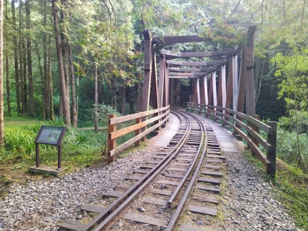 前身是阿里山舊鐵道的山水線步道，沿途風景清幽。（出自台灣觀巴官網）
