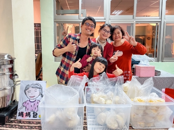 全家大小一起出動，支持市集也支持自己。