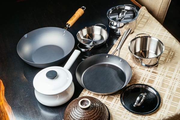 鍋子種類相當多，每一種特性與限制都不同，但消費者卻容易被品牌包裝吸引，其實材質更重要。