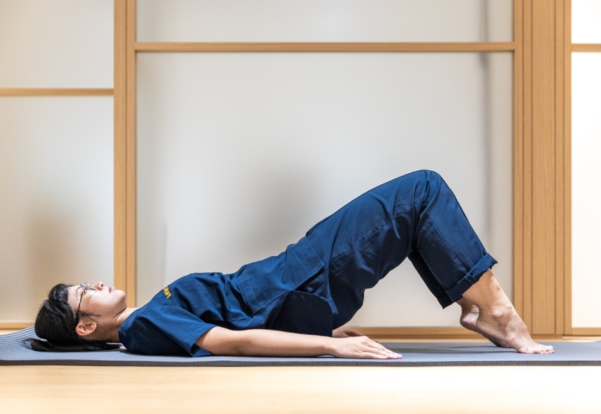 比目魚肌伏地挺身躺姿抬臀版比較容易做錯，建議找專家指導。