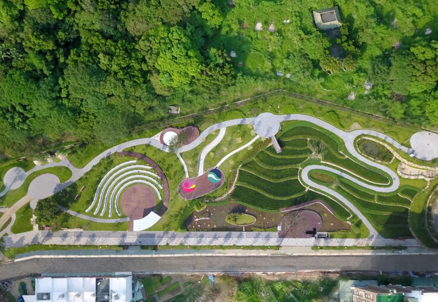 桃林鐵路自行車道串連桃園眾多景點，圖為大有梯田生態公園。（出自桃園觀光導覽網）