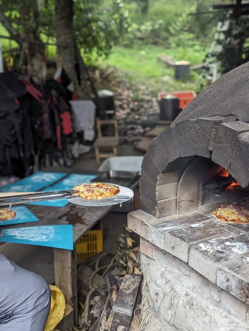 自己動手做窯烤披薩，既美味也更好玩。