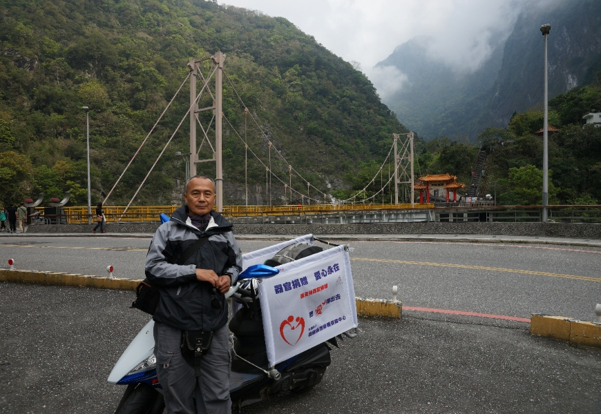 楊松齡在60和70歲時二次騎車環島，宣傳器官捐贈理念。（圖片來源：楊松齡）