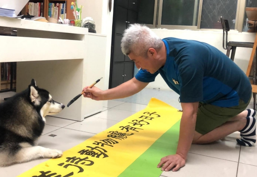 何宗勳工作時，吉心會乖乖地待在他身邊。（圖片來源：何宗勳）