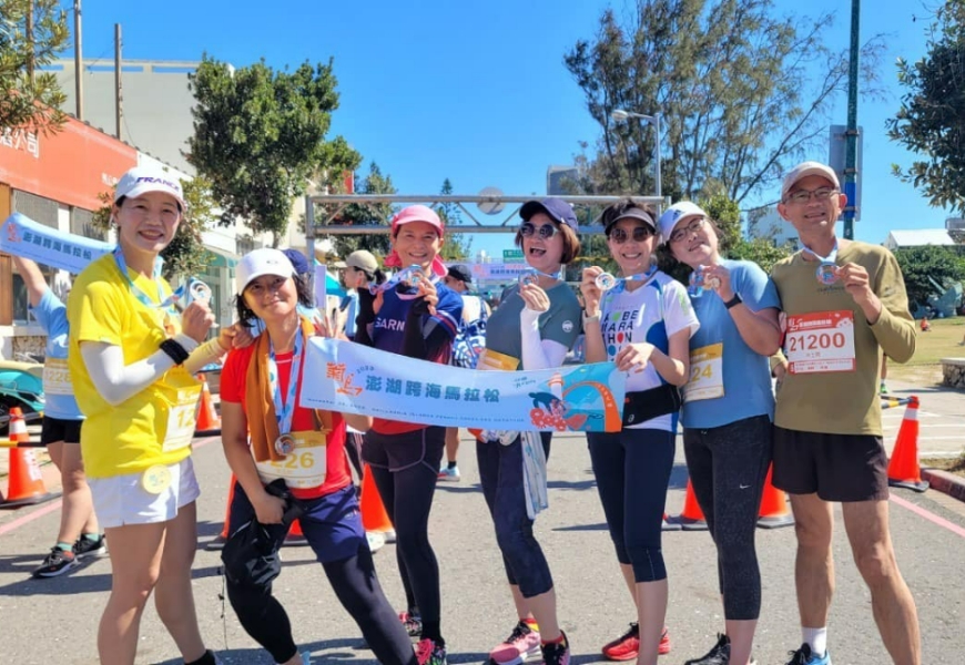 夏韻芬與好友一起參加澎湖跨海馬拉松。（圖片來源：夏韻芬）