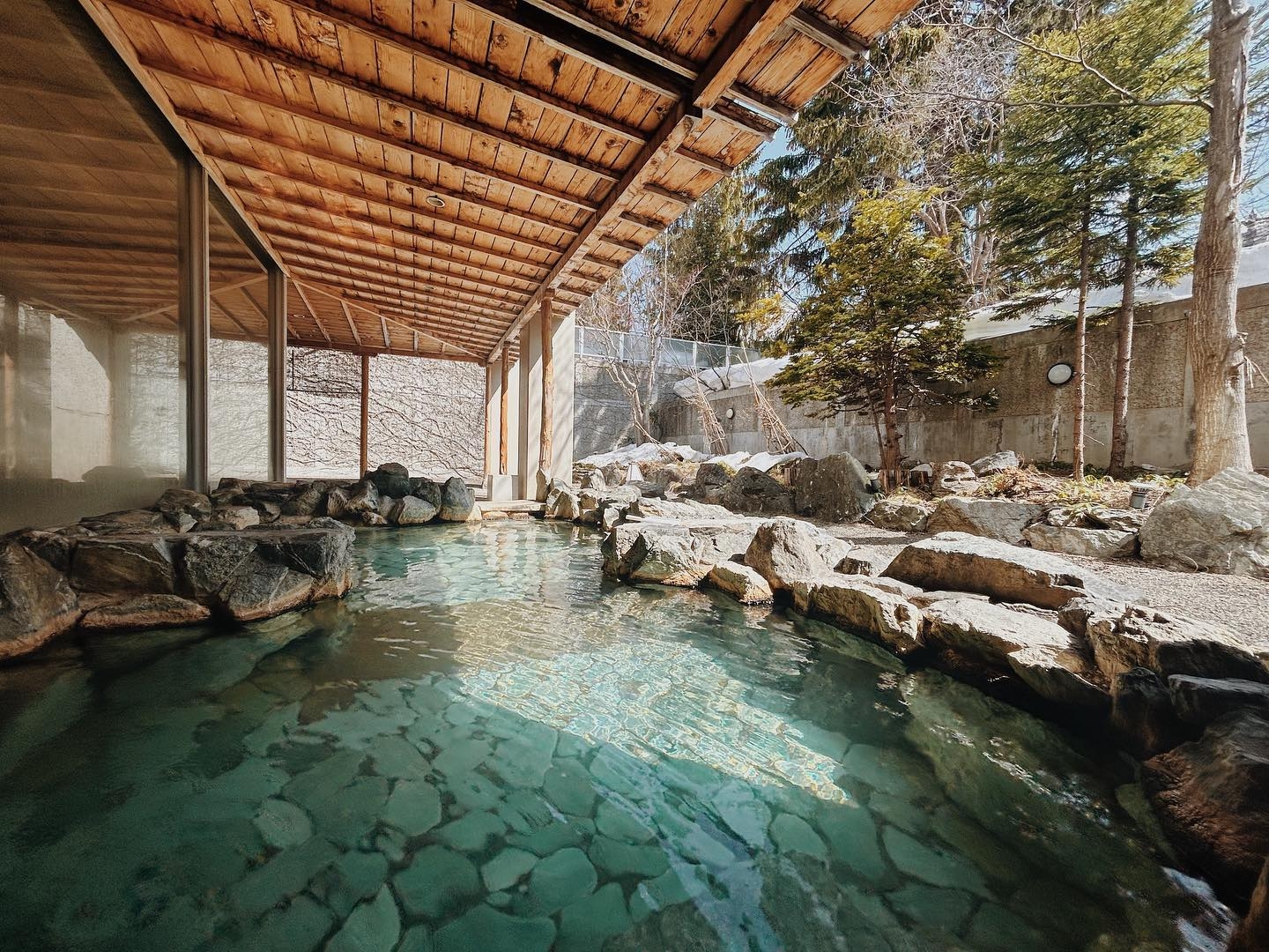 療癒身心的溫泉也是日本旅行的一大魅力，在女性專屬飯店更能放鬆享受。（出自IG@suichokan_official） 