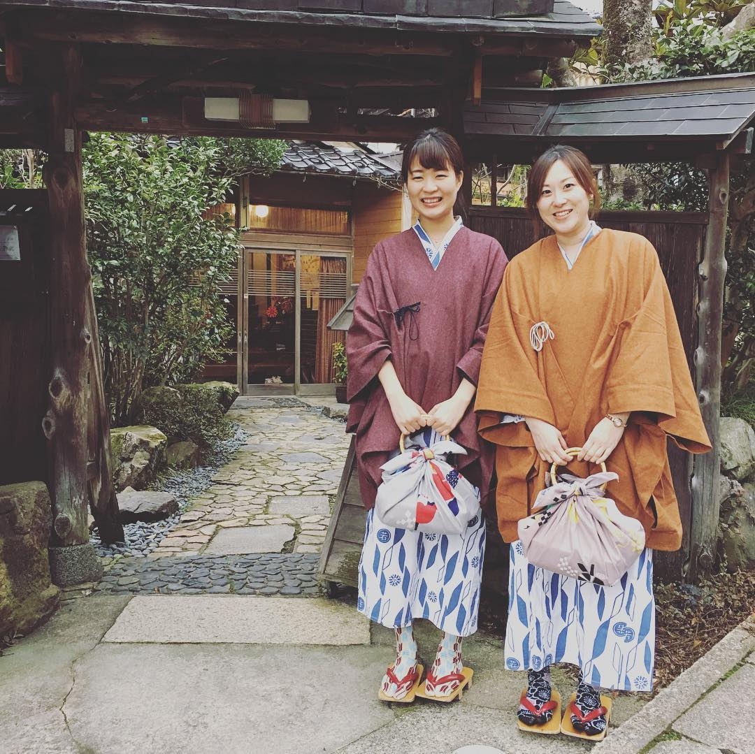 來到城崎溫泉，換上浴衣來一趟溫泉街散步是旅途的醍醐味之一。（出自IG@kinosakiwakayo） 