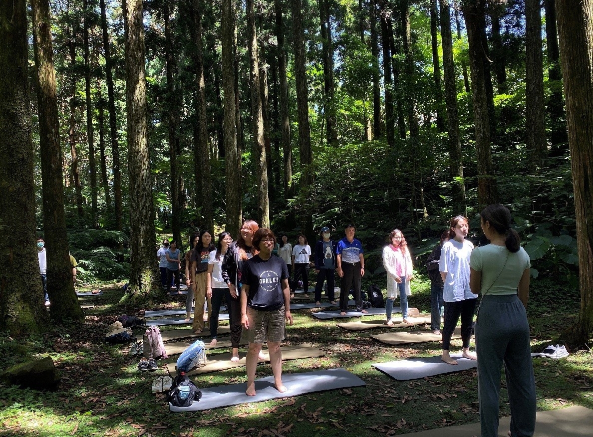 東眼山自然教育中心推出包括瑜珈、森林對話等一系列森林療癒活動。（出自林業署）