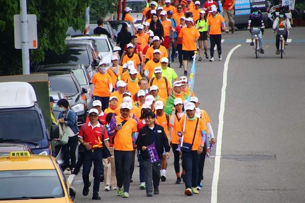 一群人一起完成夢想的日子，讓人熱血沸騰。（圖片來源：公益愛行腳，徒步環寶島）