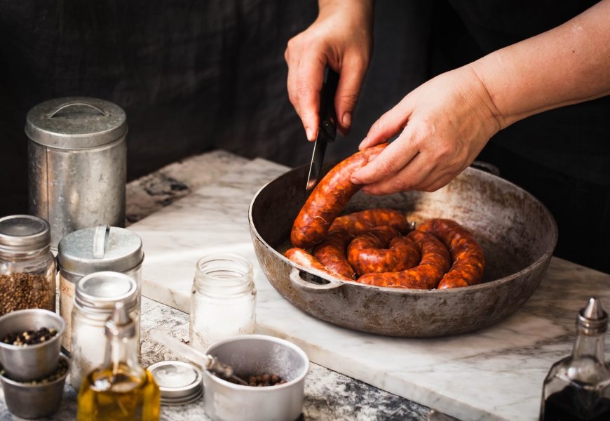 複合式設施百年草，提供中高齡者一處可以發揮自身所長的職場。 