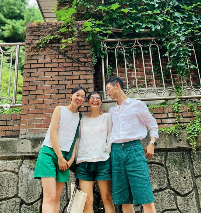 許恩順視媳婦如女兒一般，感情好到時常一同出遊。