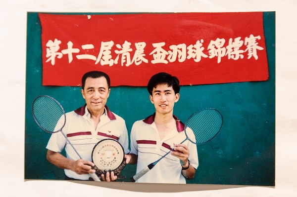林友茂父子組隊參加清晨盃羽球賽，連續40年都是父子女組冠軍。 （圖片來源：葉琳喬翻攝