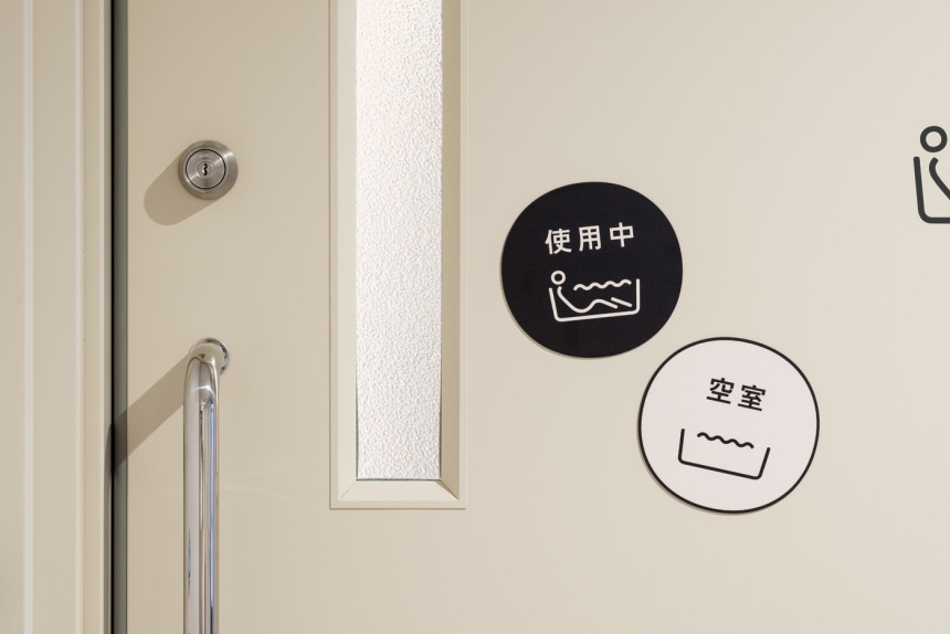 垂直式的把手，比傳統喇叭鎖更省力好開。（出自UMA建築事務所） 