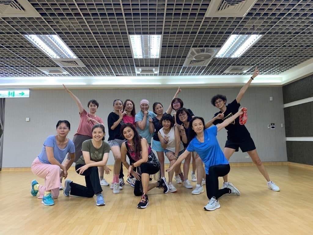 聽聞同學想學Zumba，住在美國的同學考了執照，回台灣時大家就約著跳Zumba。（圖片來源：邱宜怡）
