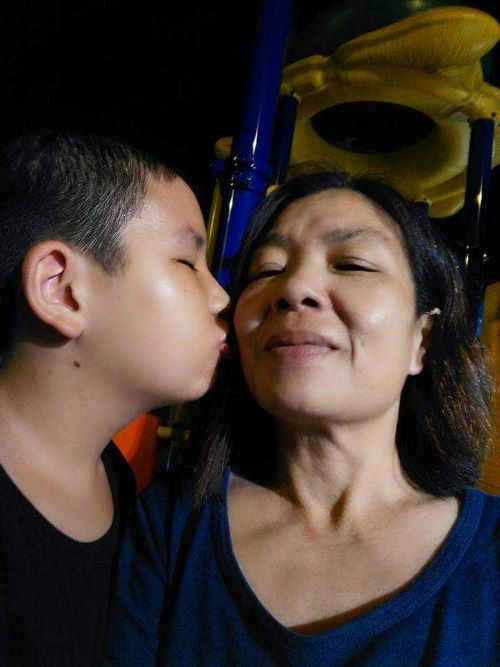 李琇娟和兒子感情很好，常和兒子聊天，也讓她了解時下年輕人間的流行話題。（李琇娟提供） 