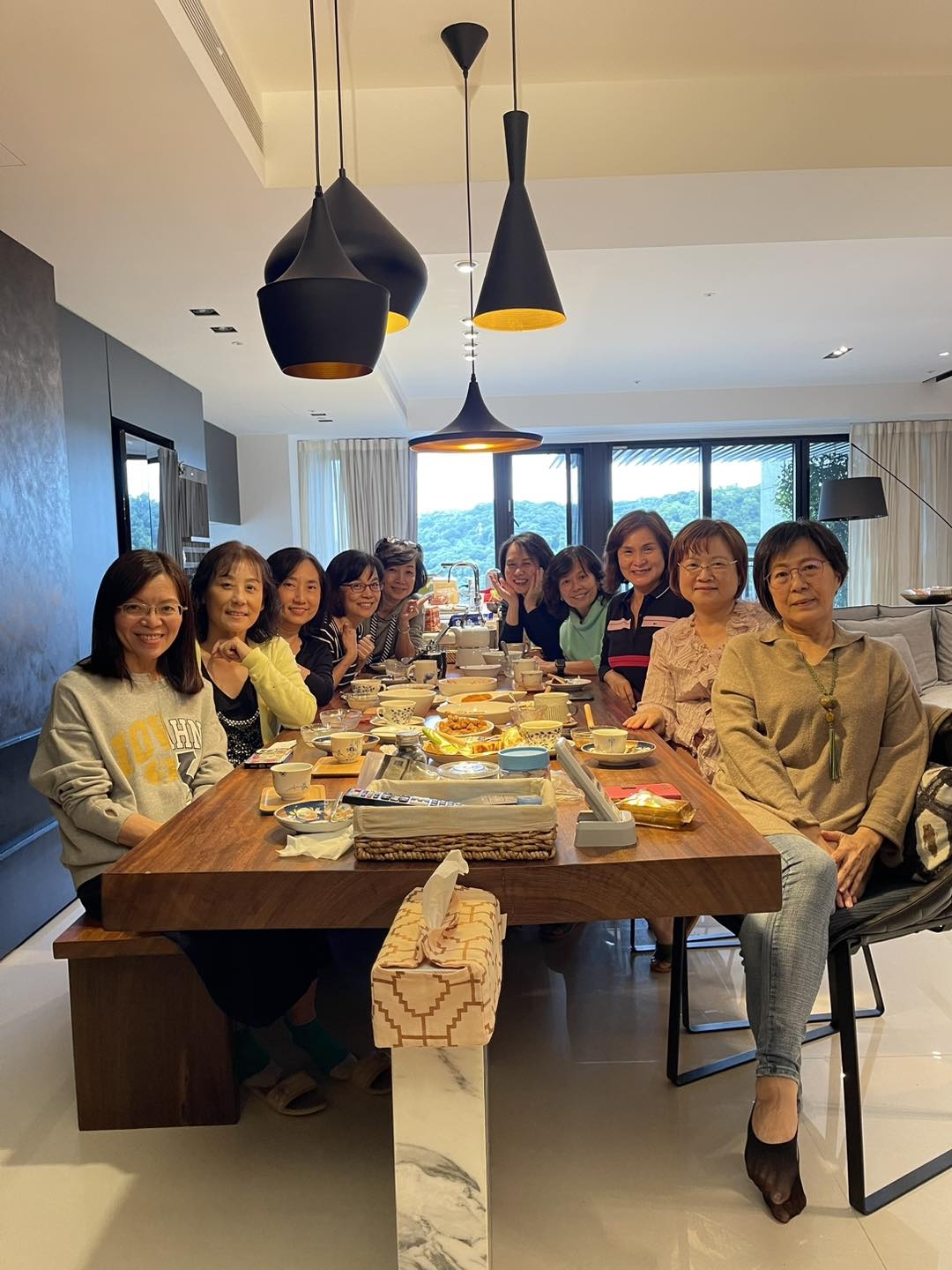 每年農曆初四，同學們就會到丁菱娟家開心聚會。（圖片來源：丁菱娟）