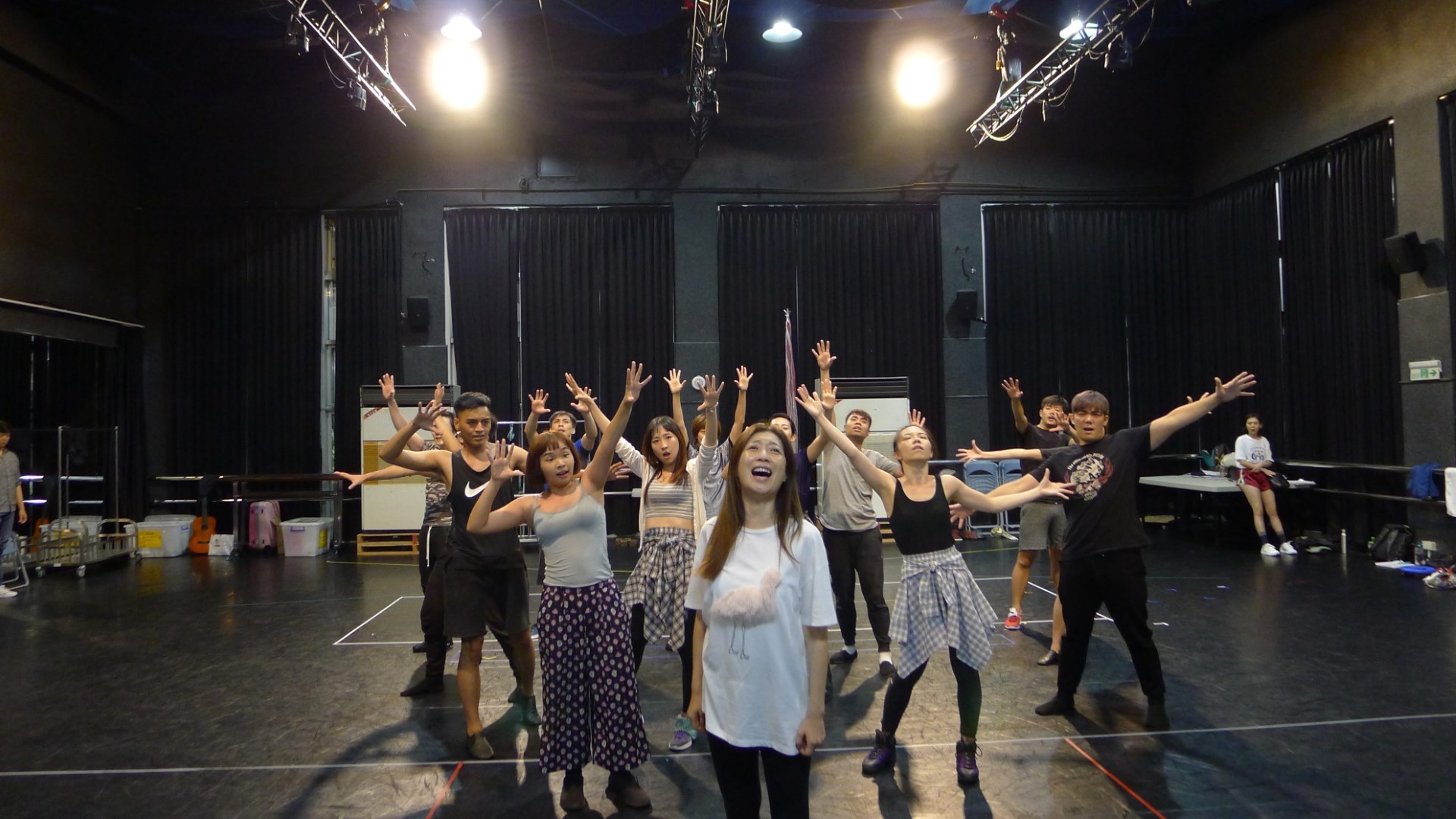 走過37年，果陀劇場經歷過地震、颱風、疫情等多次衝擊，甚至面臨資金耗盡的危機，卻從未放棄過希望。