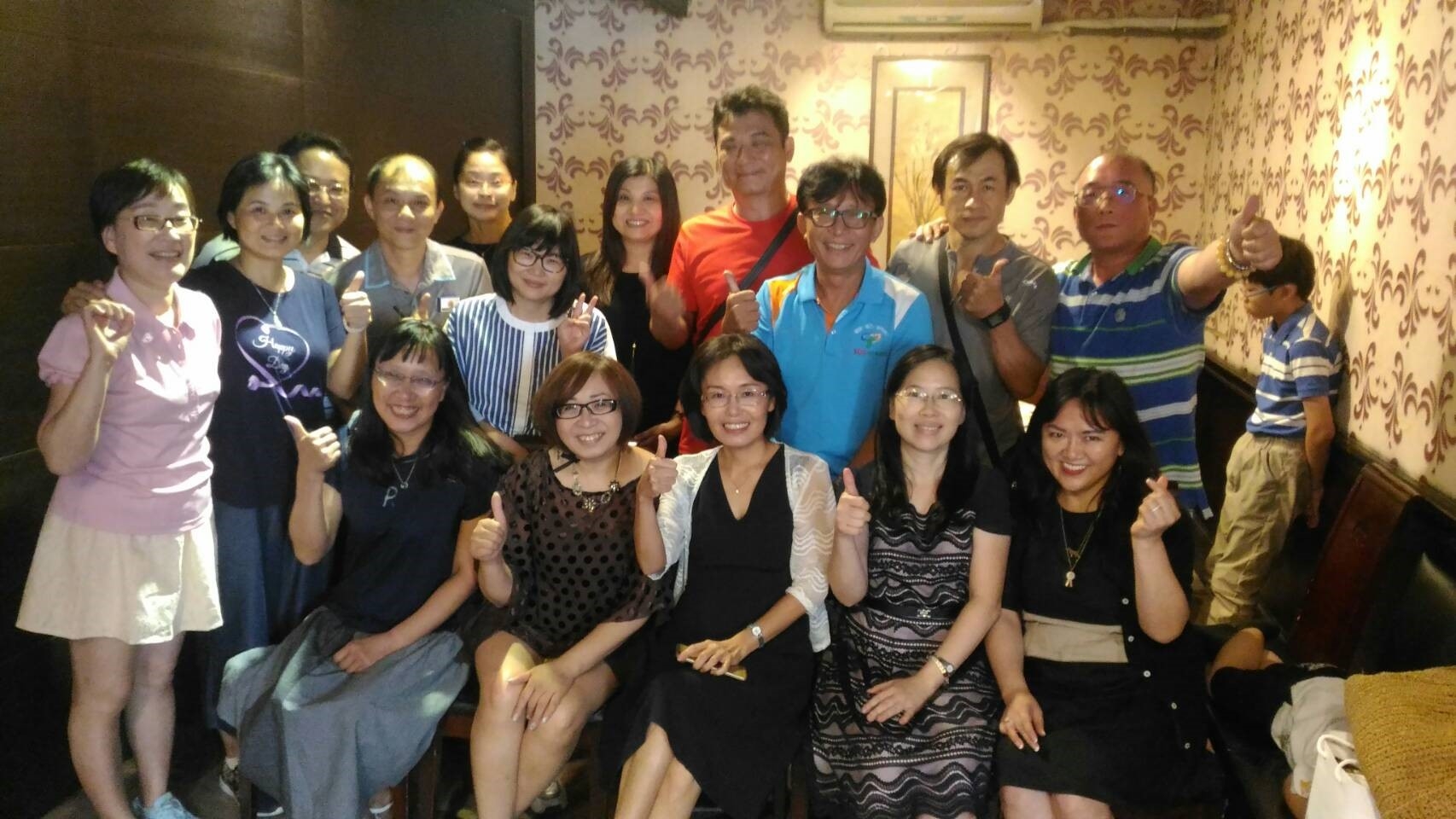 大學同學們因為分散各地，約一場同學會也不容易，但也因此更珍貴。