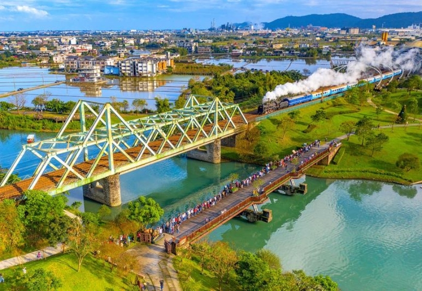 俯瞰冬山，眼底盡是綠意。（出自交通部觀光署） 