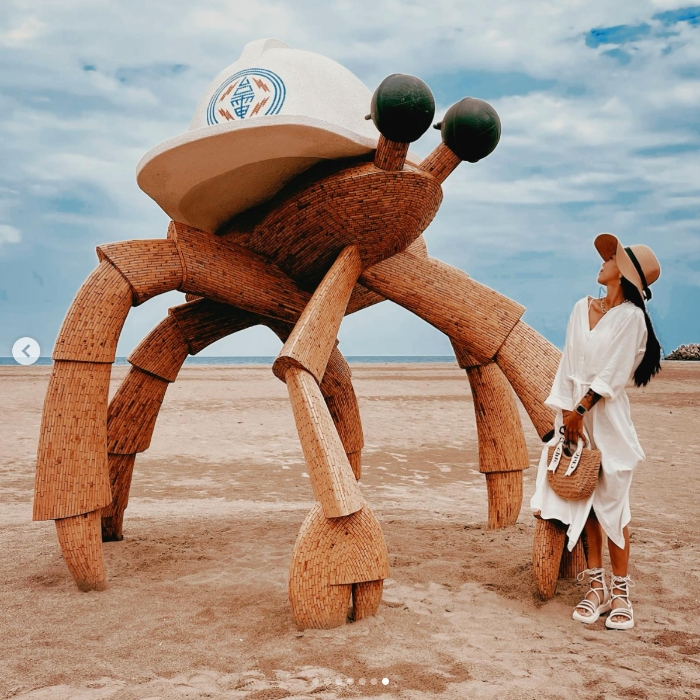 拍照時有配件，手就有地方安放，不會尷尬。