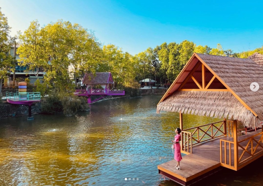 前往旅遊地點時，侯米會先思考當天的穿搭與服裝色系。