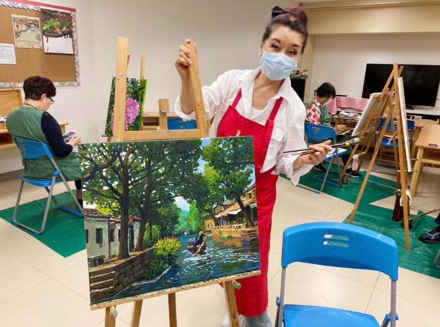 樂在繪畫的世界裡，平均3個月共12堂課完成一幅畫。